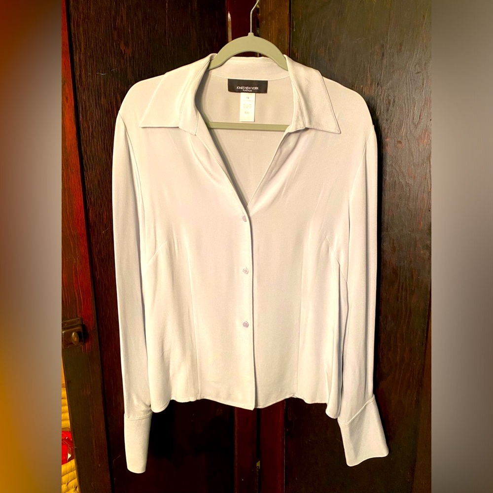 Jones New York..Platinum..Blouse..Size 16..Nearly New